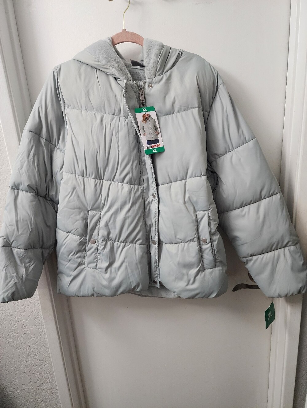 NWT HOODED JACKET SIZE XLARGE LINED WITH SOFT MATERIAL BY 32 DEGREES